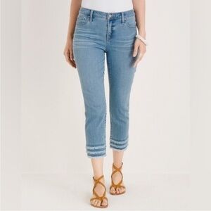 So Slimming NWOT Girlfriend Slim Leg Crop Frayed Light Wash Sz 8
